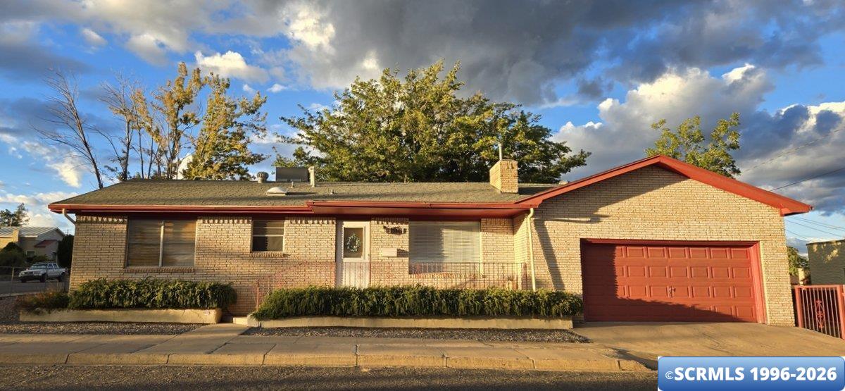 401 E 18TH Street, photograph 2