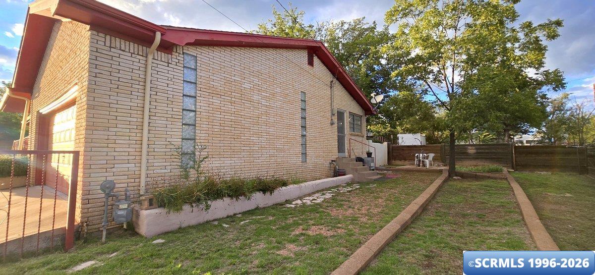 401 E 18TH Street, photograph 35