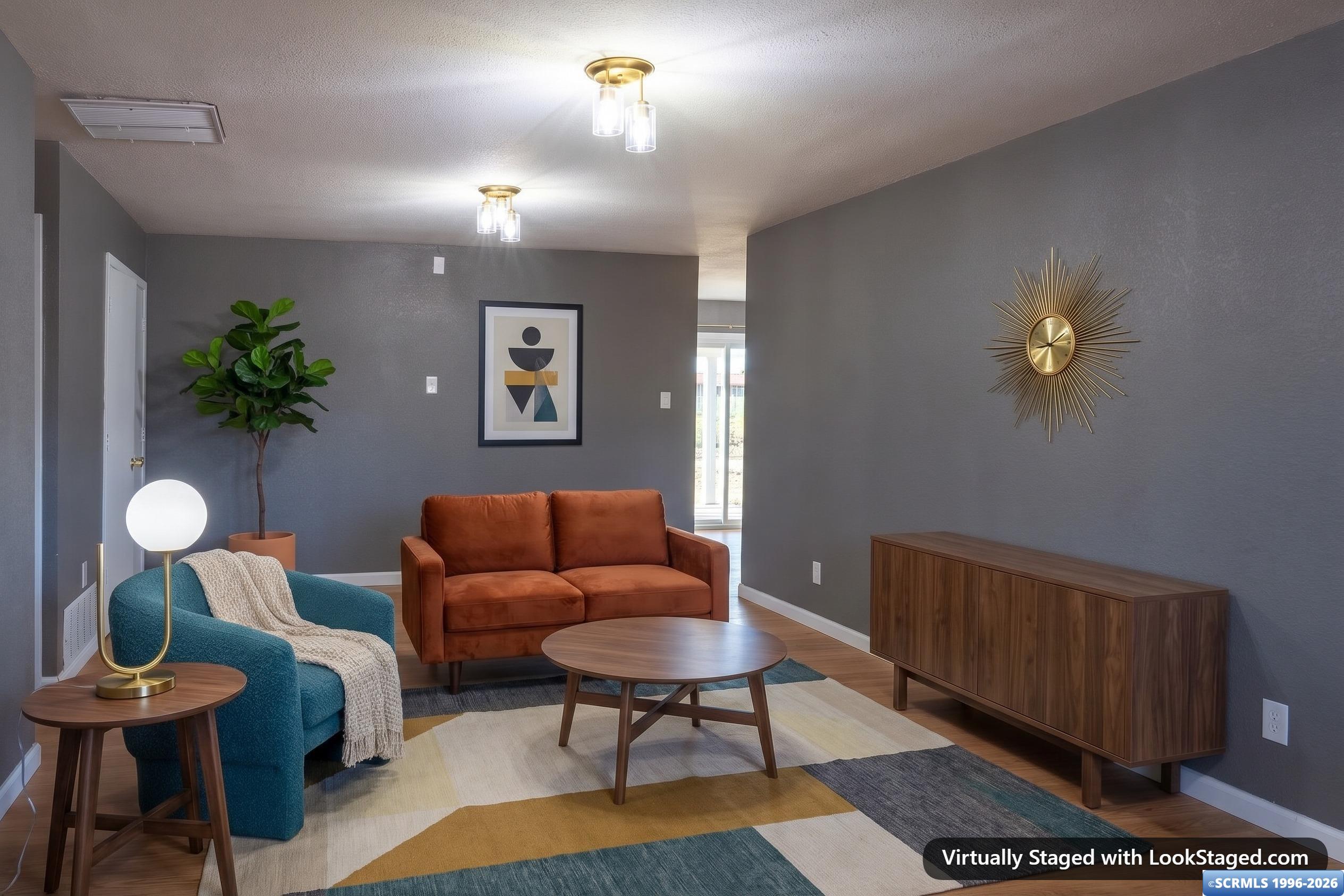 801 Country Club Drive, photograph 2
