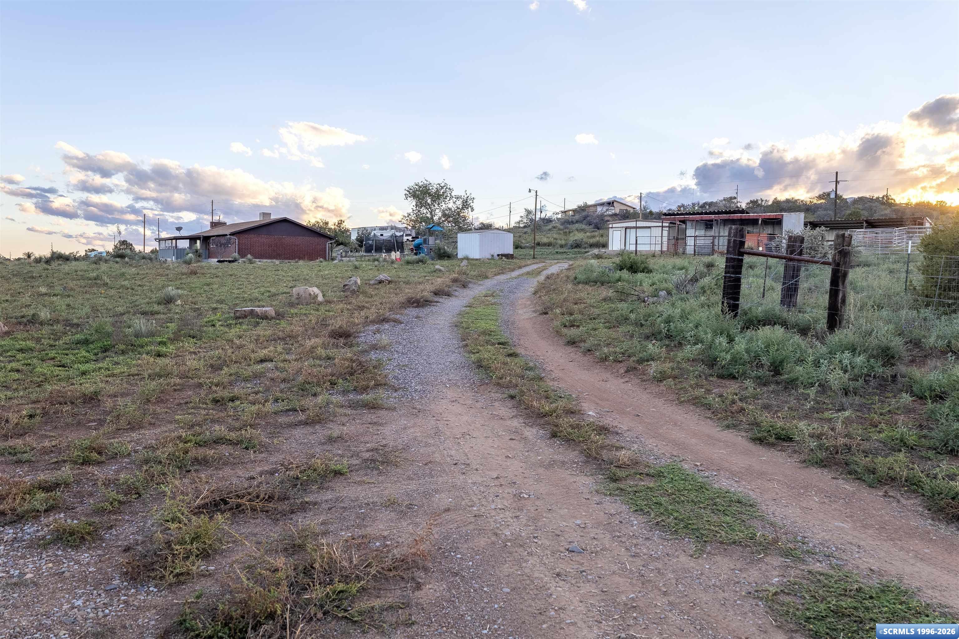 5 Thunder Road, photograph 24